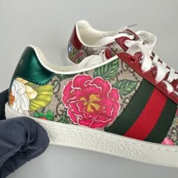 NIB Authentic Gucci flora print low-top sneakers - Picture 9 of 12